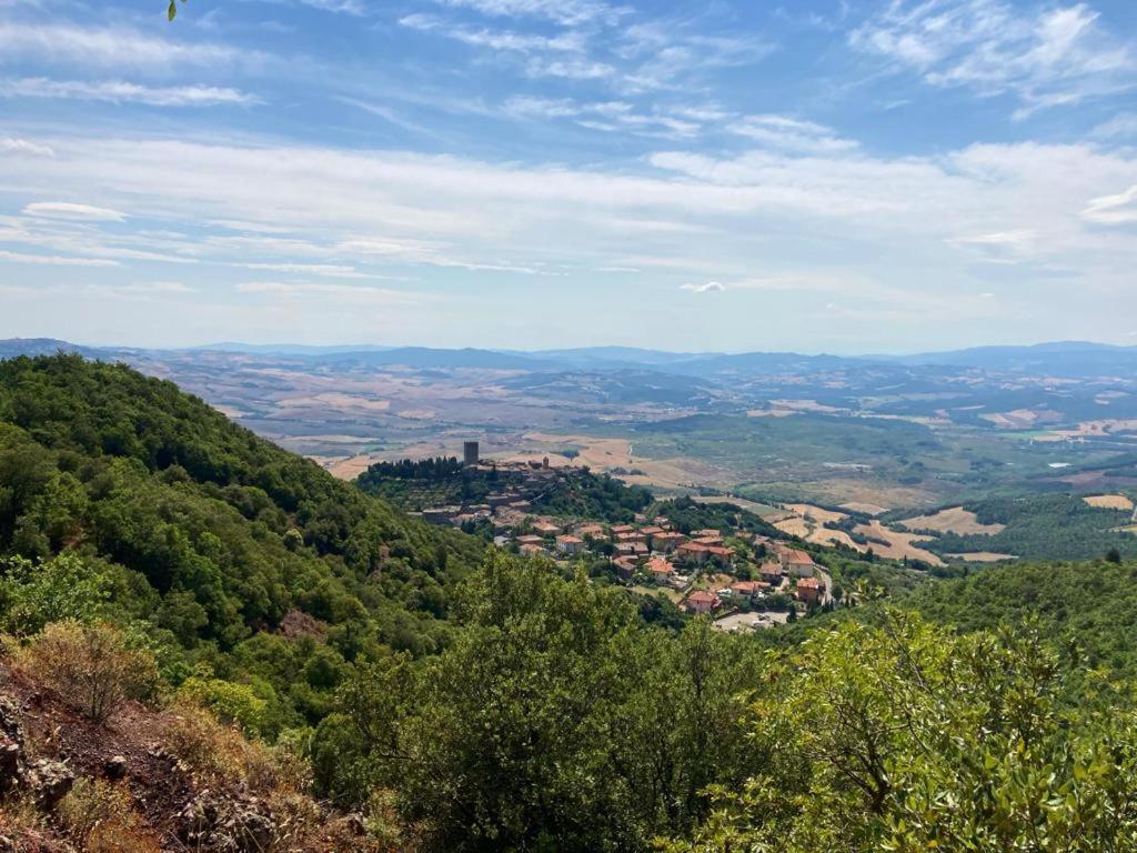 La Casina Apartment Montecatini Val di Cecina Bagian luar foto